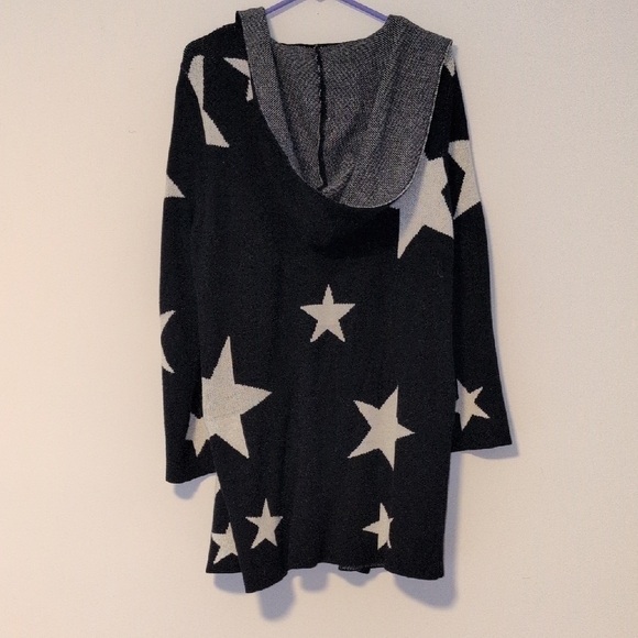 Black and White Star Patterned Cardigan - Picture 4 of 4